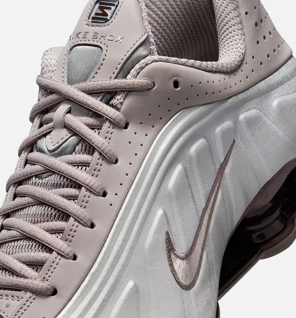 Nike Shox R4 “Cave Stone / College Grey / Baroque Brown” 男士休闲鞋