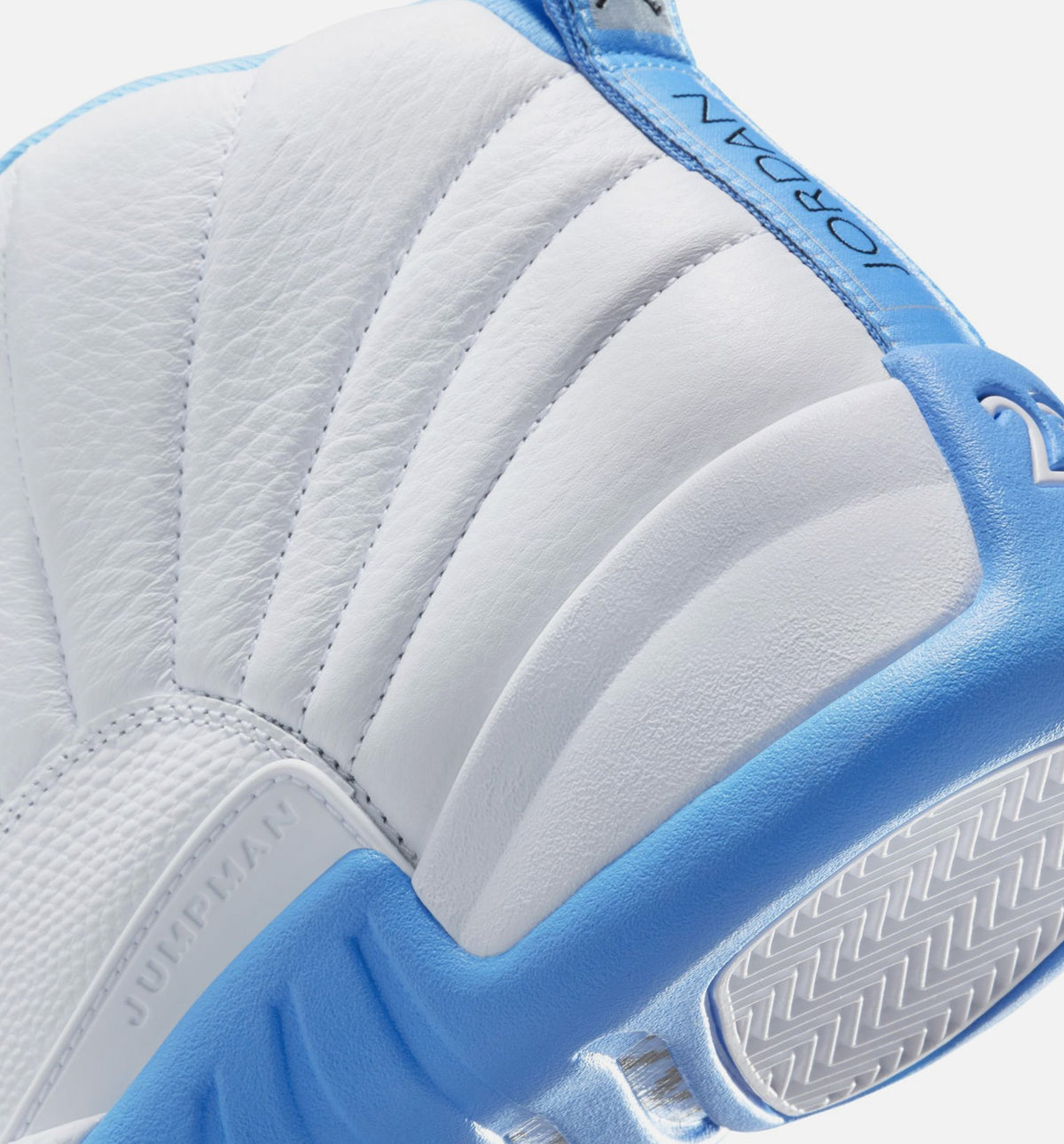 Air Jordan 12 Retro “White and University Blue” 男士休闲鞋
