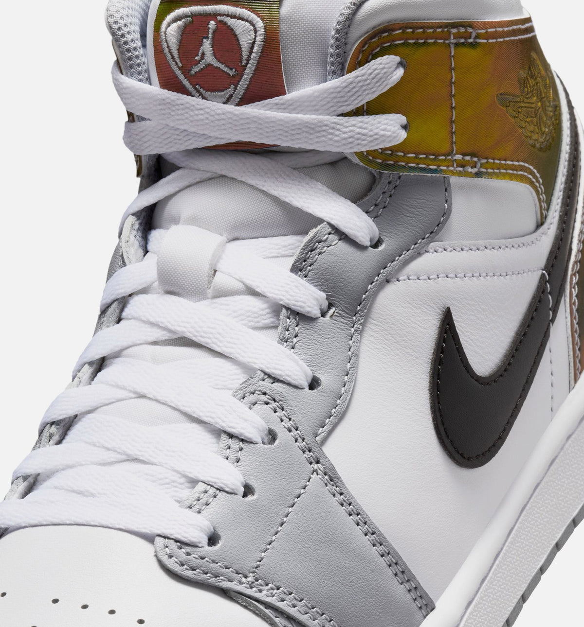 Air Jordan 1 Mid SE “Black White Wolf Grey” 男士休闲鞋