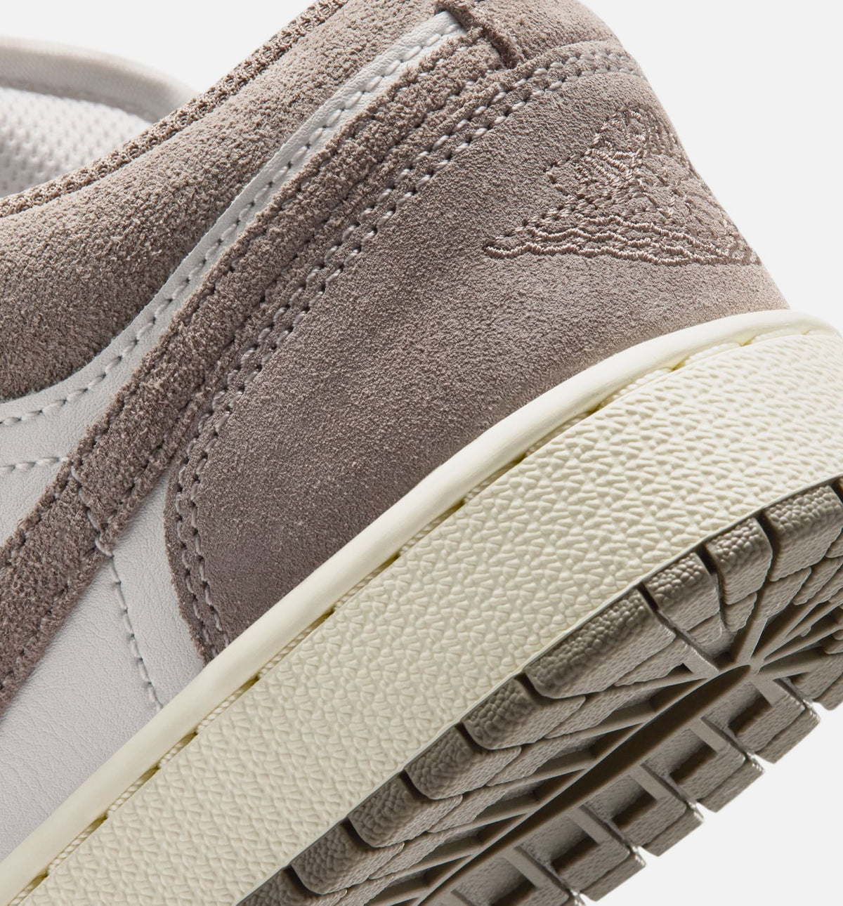 Air Jordan 1 Low “Olive Grey” 大童休闲鞋