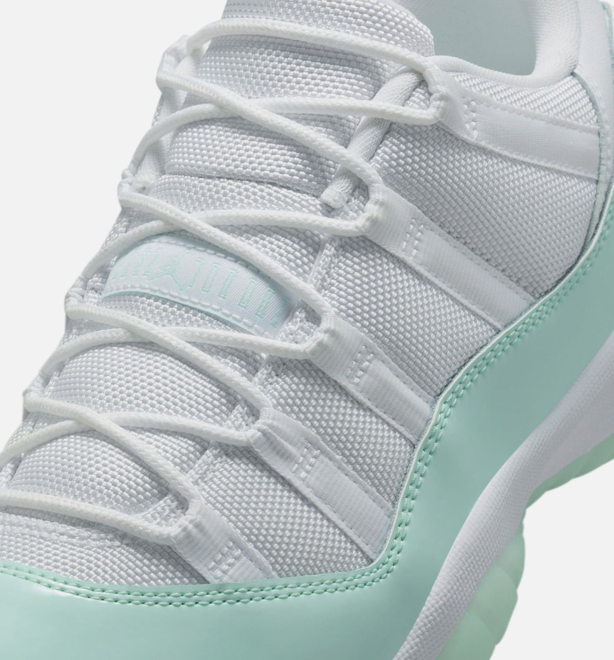Air Jordan 11 Retro Low “Igloo” 女士休闲鞋