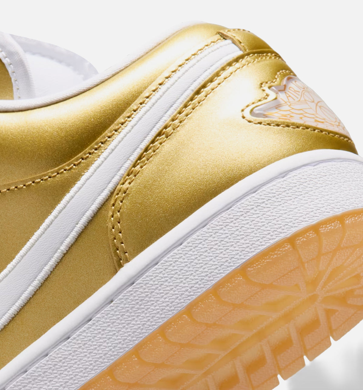 Air Jordan 1 Low “Gold / White / Gum Yellow” 女士休闲鞋