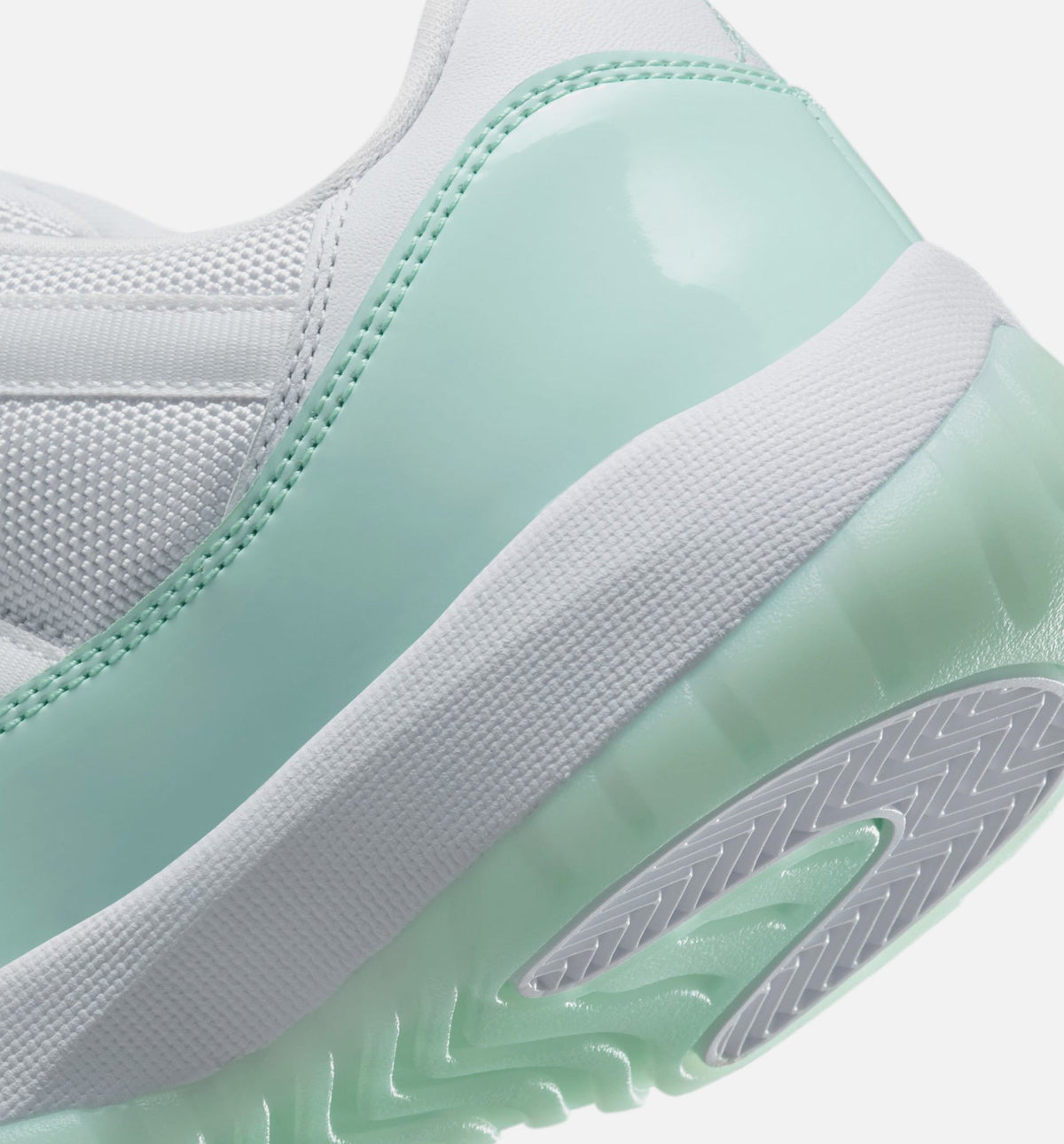 Air Jordan 11 Retro Low “Igloo” 女士休闲鞋