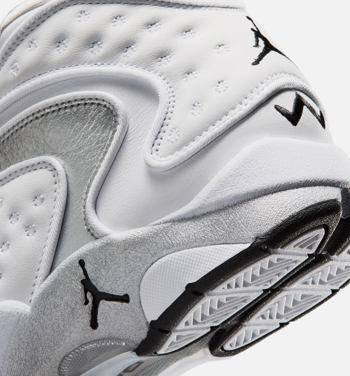 Air Jordan OG “White / Black / Metallic Silver” 女士休闲鞋