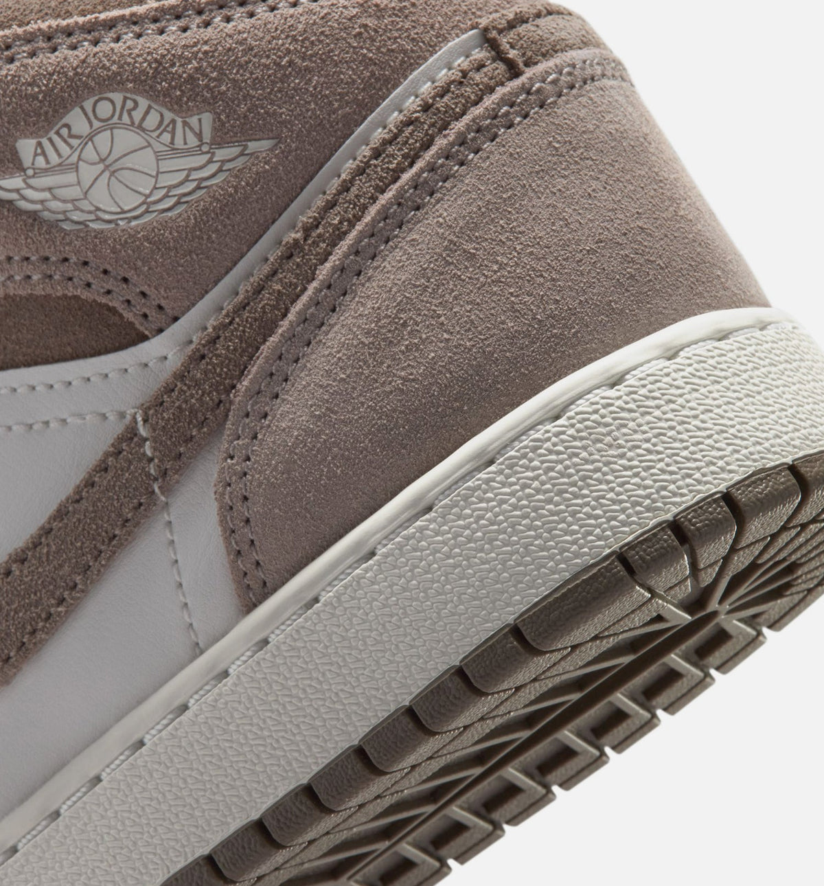 Air Jordan 1 Mid “Enigma Stone” 大童休闲鞋