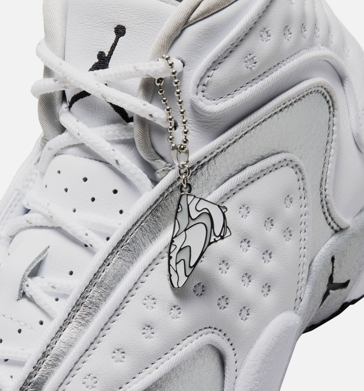 Air Jordan OG “White / Black / Metallic Silver” 女士休闲鞋